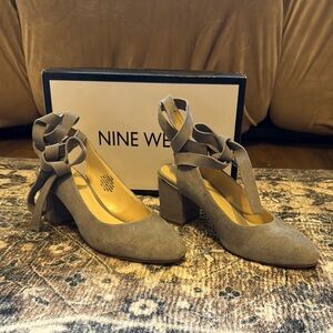 Nine West- Gray Suede ‘Andrea’- size 7.5- low heel wrap sling back